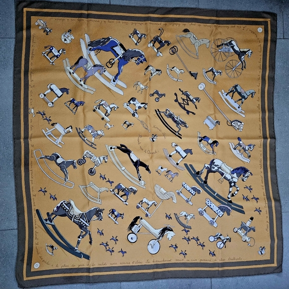 🇨🇵 HERMES silk scarf 90X 90 cm peach color authentic made in France 🇨🇵 - Picture 2 of 12